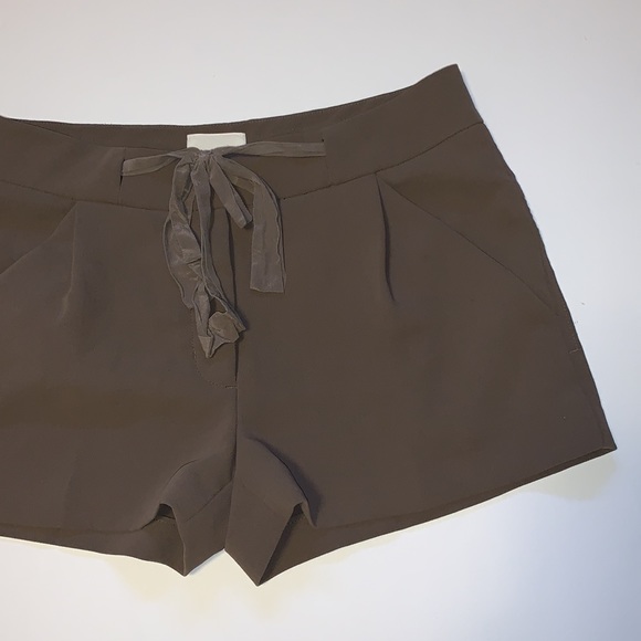 Aritzia Wilfred Dressy Structured Shorts - Women’s Size 2 - Picture 6 of 9